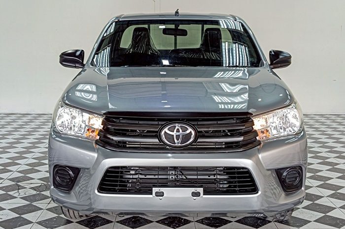 REVO 2WD 2020 2.4J MT STANDARD SILVER  1843 full