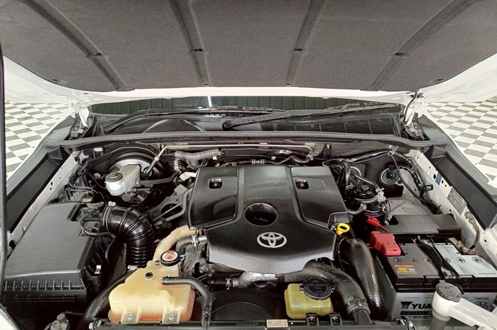 REVO 2WD 2019 2.4J MT STANDARD WHITE  2962 full