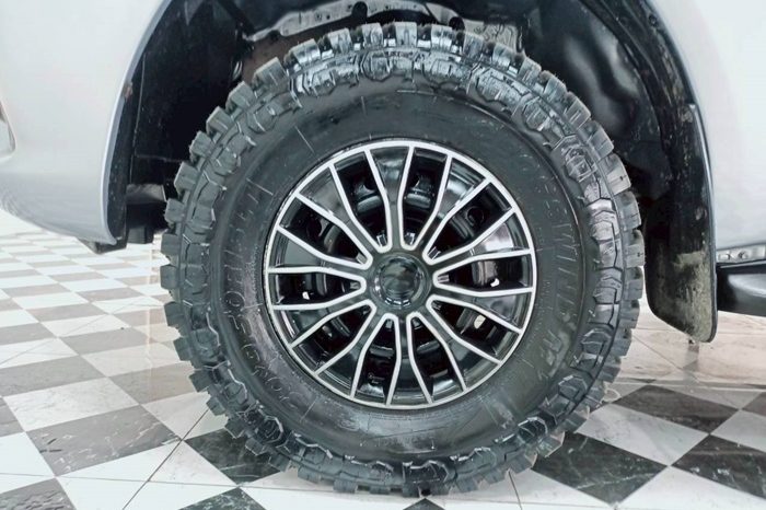 REVO 2WD 2018 2.4J MT STANDARD SILVER  32 full