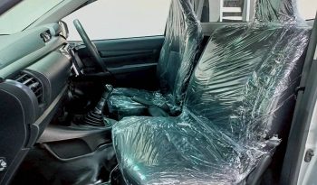 REVO 2WD 2018 2.4J MT STANDARD SILVER  32 full