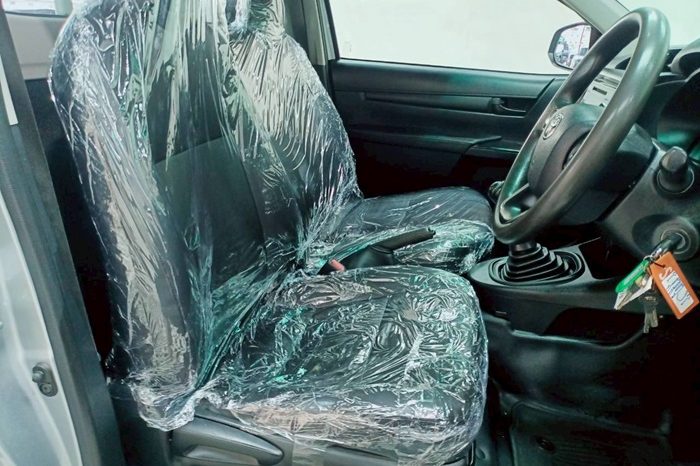 REVO 2WD 2018 2.4J MT STANDARD SILVER  32 full