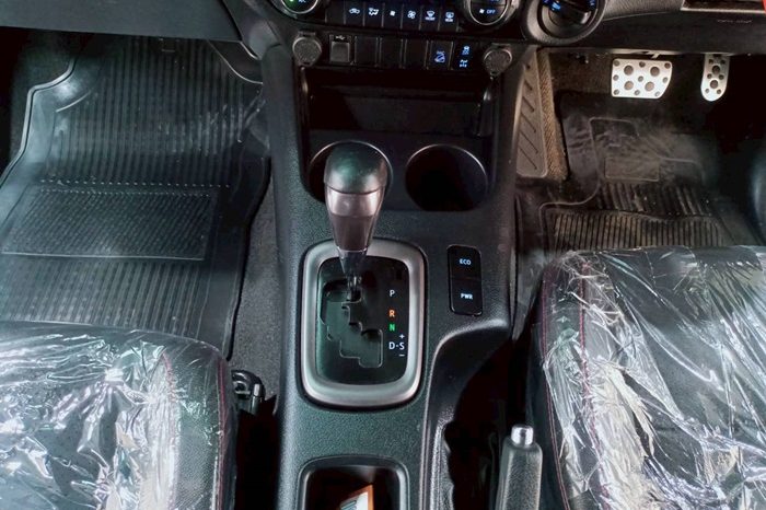 GR 4WD 2022 2.8G AT DOUBLE CAB WHITE  3680 full