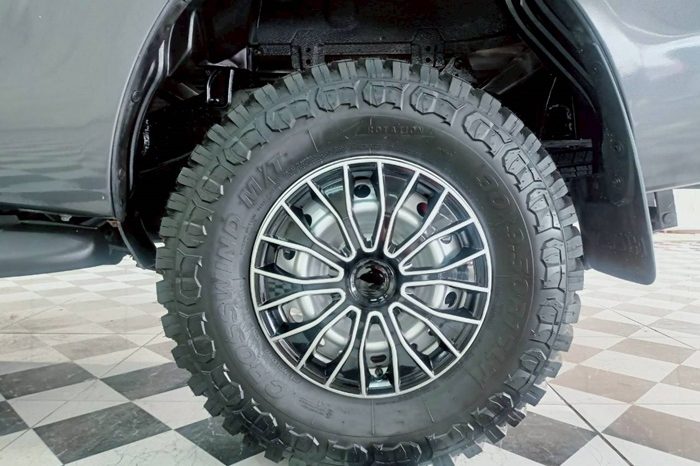 REVO 2WD 2020 2.4J MT STANDARD DARK GREY  3788 full