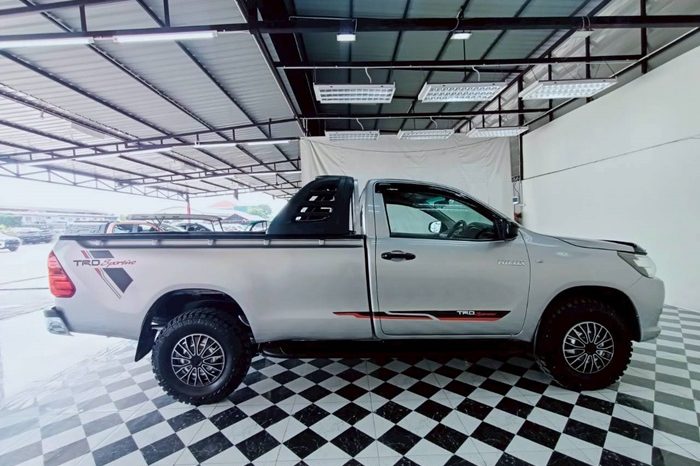 REVO 2WD 2019 2.4J MT STANDARD SILVER  4119 full