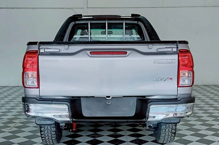 REVO 2WD 2019 2.4J MT STANDARD SILVER  4119 full