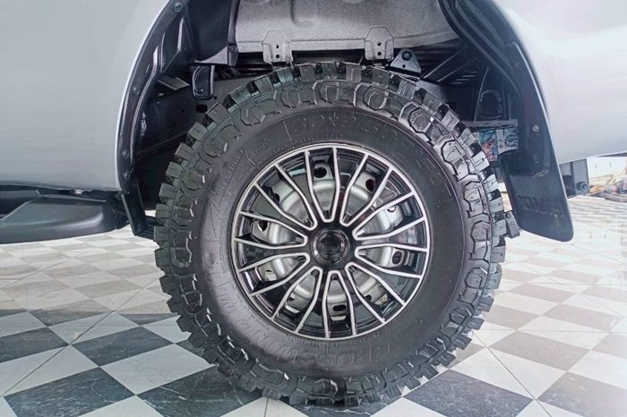 REVO 2WD 2019 2.4J MT STANDARD SILVER  4119 full