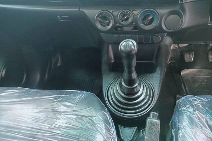 REVO 2WD 2019 2.4J MT STANDARD SILVER  4119 full