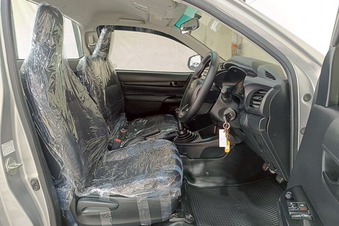 REVO 2WD 2020 2.4J MT STANDARD SILVER  1843 full