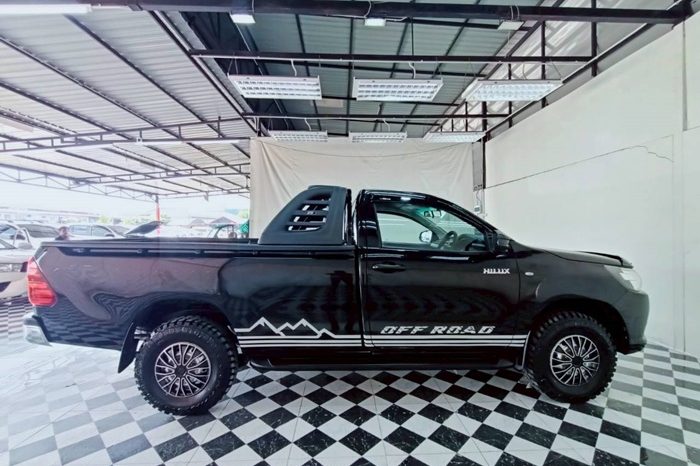 REVO 2WD 2019 2.4J MT STANDARD BLACK  4602 full