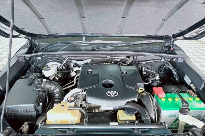 REVO 2WD 2019 2.4J MT STANDARD BLACK  4602 full