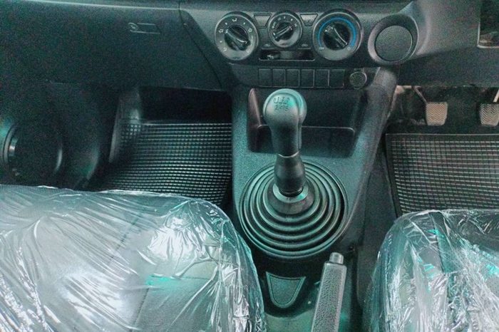 REVO 2WD 2019 2.4J MT STANDARD BLACK  4602 full