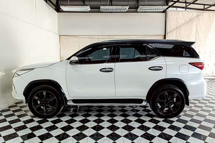 TOYOTA 4WD 2019 2.8G AT FORTUNER WHITE  552 full
