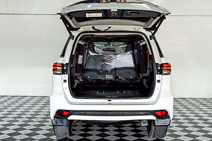 TOYOTA 4WD 2019 2.8G AT FORTUNER WHITE  552 full