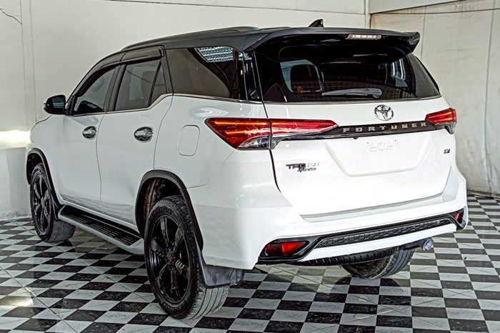 TOYOTA 4WD 2019 2.8G AT FORTUNER WHITE  552 full