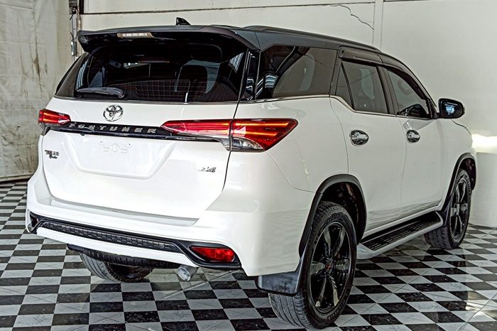TOYOTA 4WD 2019 2.8G AT FORTUNER WHITE  552 full
