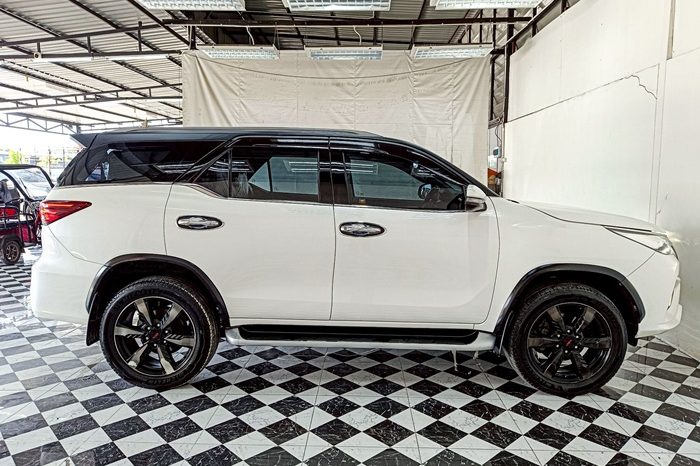 TOYOTA 4WD 2019 2.8G AT FORTUNER WHITE  552 full