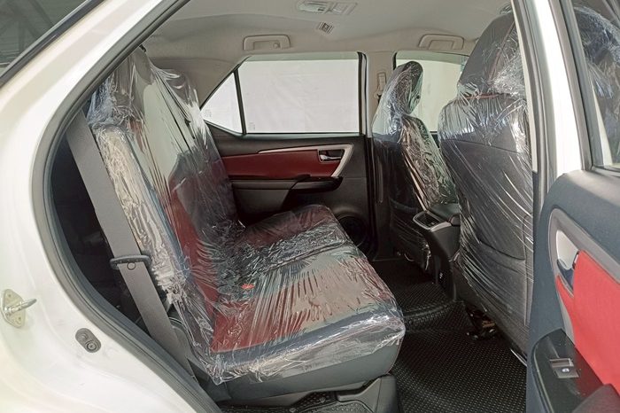 TOYOTA 4WD 2019 2.8G AT FORTUNER WHITE  552 full