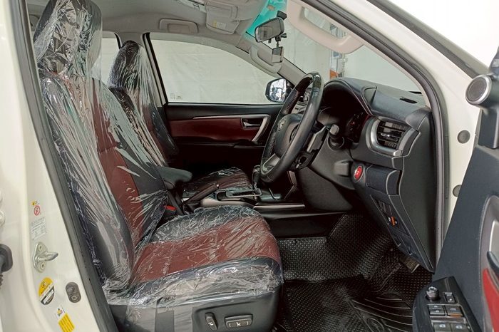 TOYOTA 4WD 2019 2.8G AT FORTUNER WHITE  552 full