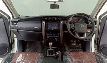 TOYOTA 4WD 2019 2.8G AT FORTUNER WHITE  552 full
