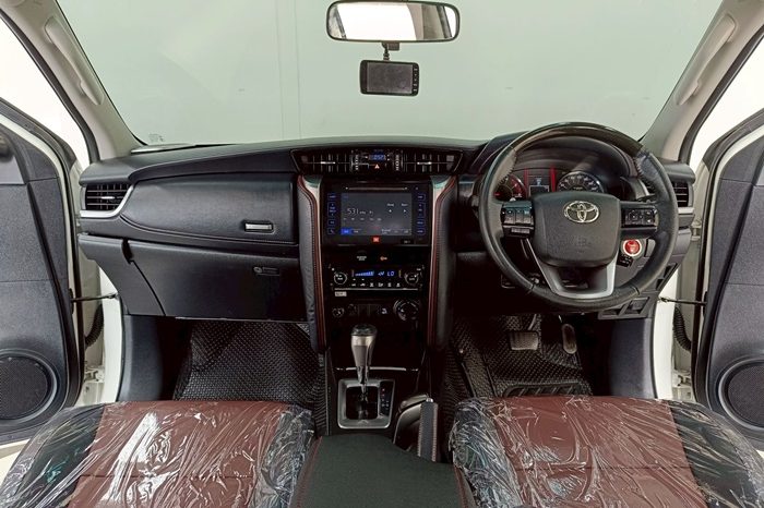 TOYOTA 4WD 2019 2.8G AT FORTUNER WHITE  552 full