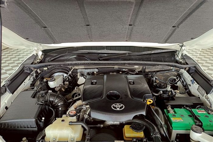 TOYOTA 4WD 2019 2.8G AT FORTUNER WHITE  552 full