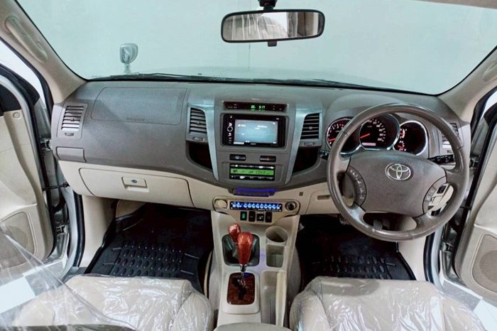 TOYOTA 4WD 2006 2.7V AT FORTUNER SILVER  6692 full