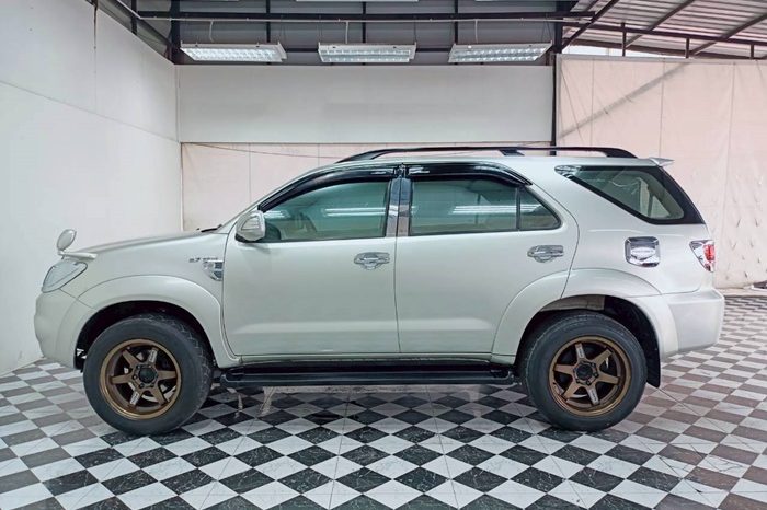 TOYOTA 4WD 2006 2.7V AT FORTUNER SILVER  6692 full