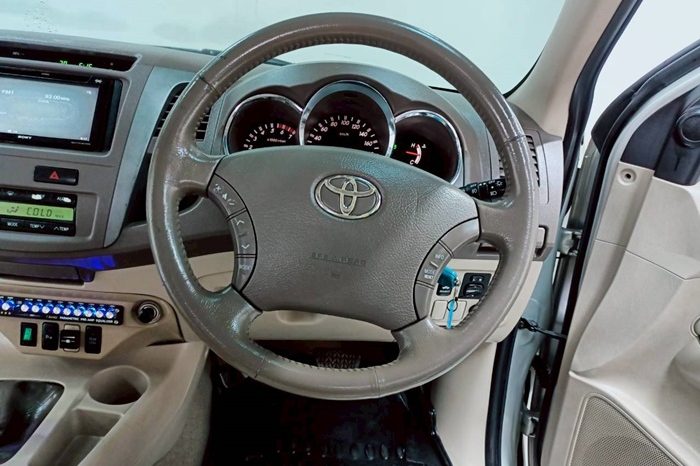 TOYOTA 4WD 2006 2.7V AT FORTUNER SILVER  6692 full