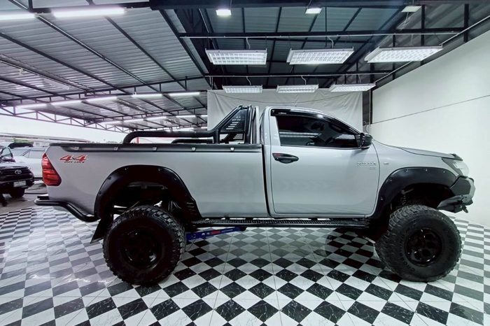 REVO 4WD 2020 2.8J MT STANDARD SILVER  7123 full