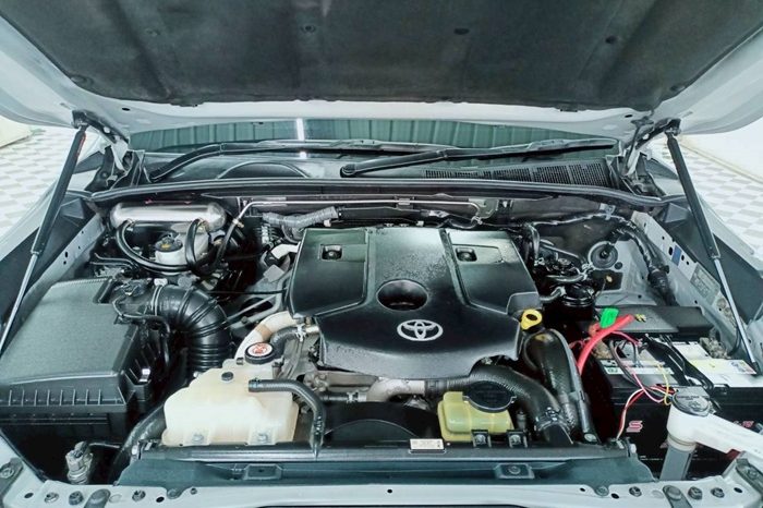 REVO 4WD 2020 2.8J MT STANDARD SILVER  7123 full