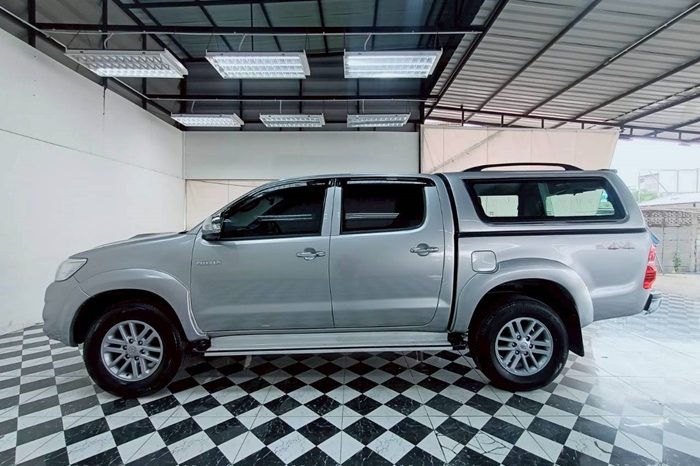 VIGO 4WD 2015 2.5E MT DOUBLE CAB SILVER  7845 full