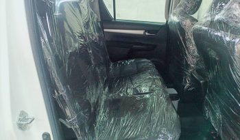 REVO PRE 2019 2.4E AT DOUBLE CAB WHITE  8701 full