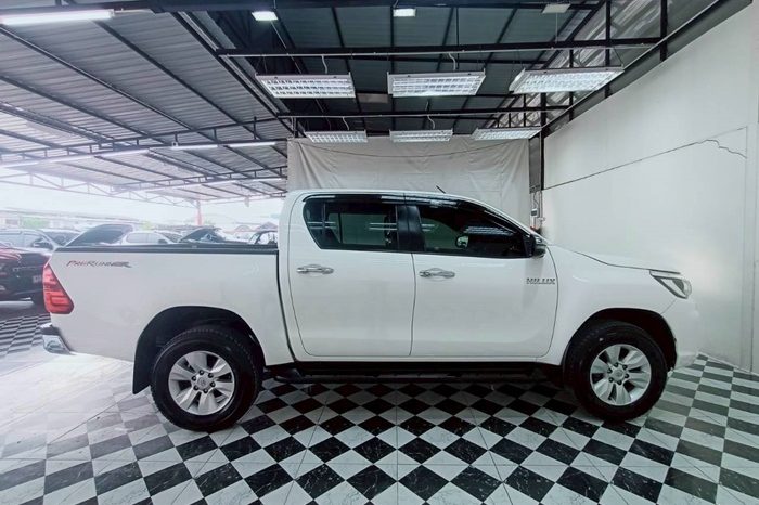 REVO PRE 2019 2.4E AT DOUBLE CAB WHITE  8701 full