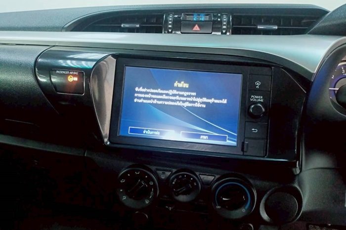 REVO PRE 2019 2.4E AT DOUBLE CAB WHITE  8701 full