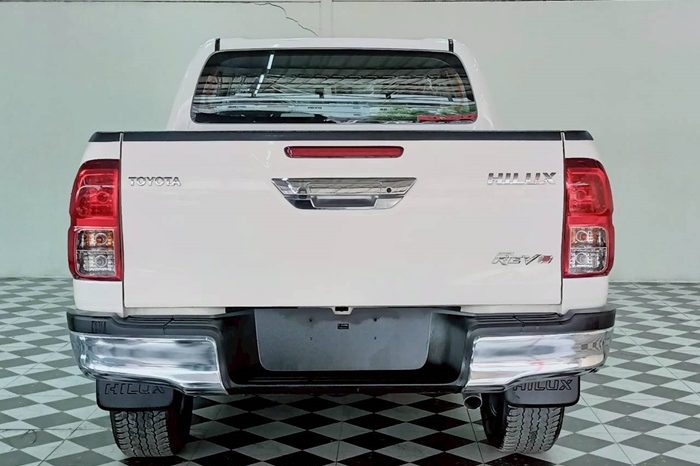 REVO PRE 2019 2.4E AT DOUBLE CAB WHITE  8701 full