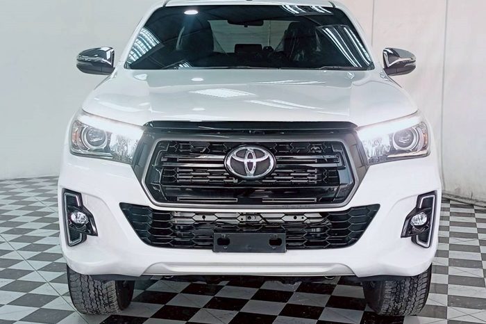 REVO PRE 2019 2.4E AT DOUBLE CAB WHITE  8701 full