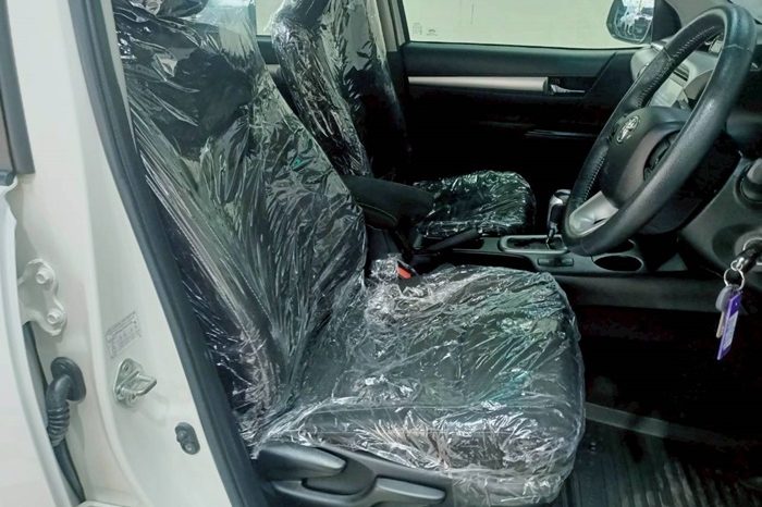 REVO PRE 2019 2.4E AT DOUBLE CAB WHITE  8701 full