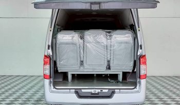 NISSAN 2020 2WD 2.5 MT COMMUTER SILVER  8823 full