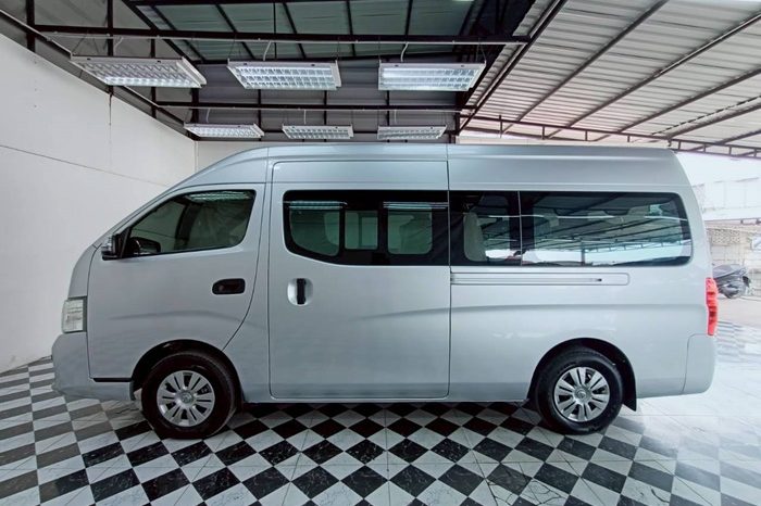 NISSAN 2020 2WD 2.5 MT COMMUTER SILVER  8823 full