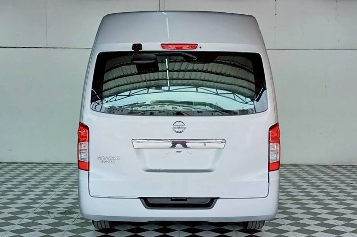 NISSAN 2020 2WD 2.5 MT COMMUTER SILVER  8823 full