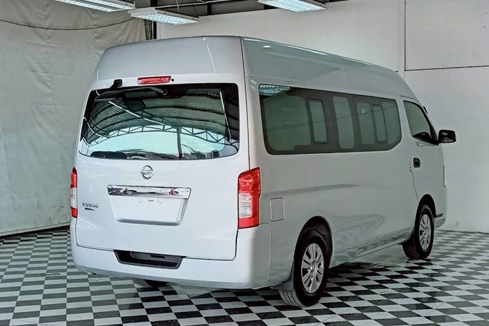 NISSAN 2020 2WD 2.5 MT COMMUTER SILVER  8823 full