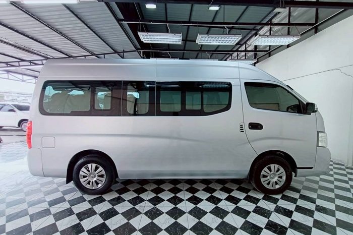 NISSAN 2020 2WD 2.5 MT COMMUTER SILVER  8823 full
