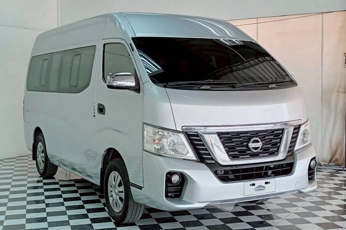NISSAN 2020 2WD 2.5 MT COMMUTER SILVER  8823 full
