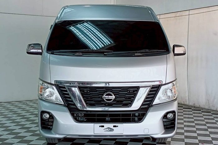 NISSAN 2020 2WD 2.5 MT COMMUTER SILVER  8823 full