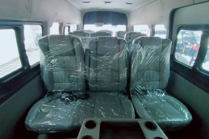 NISSAN 2020 2WD 2.5 MT COMMUTER SILVER  8823 full