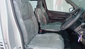 NISSAN 2020 2WD 2.5 MT COMMUTER SILVER  8823 full