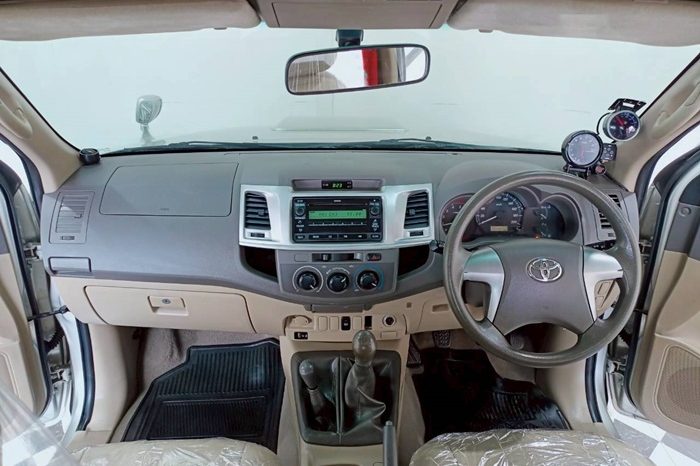 VIGO 4WD 2012 2.5E MT DOUBLE CAB SILVER  887 full