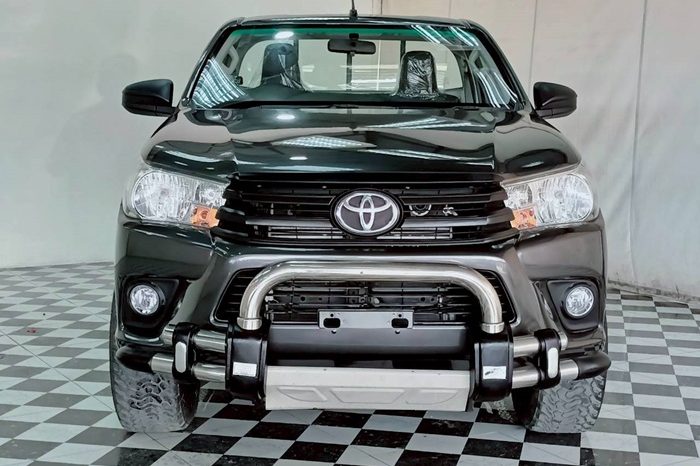 REVO 4WD 2019 2.8J MT STANDARD DARK GREY  9139 full