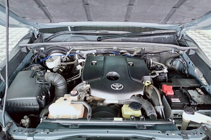 REVO 4WD 2019 2.8J MT STANDARD DARK GREY  9139 full