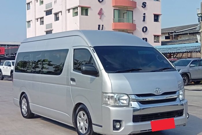 TOYOTA 2WD 2019 3.0 MT COMMUTER SILVER  9014 full